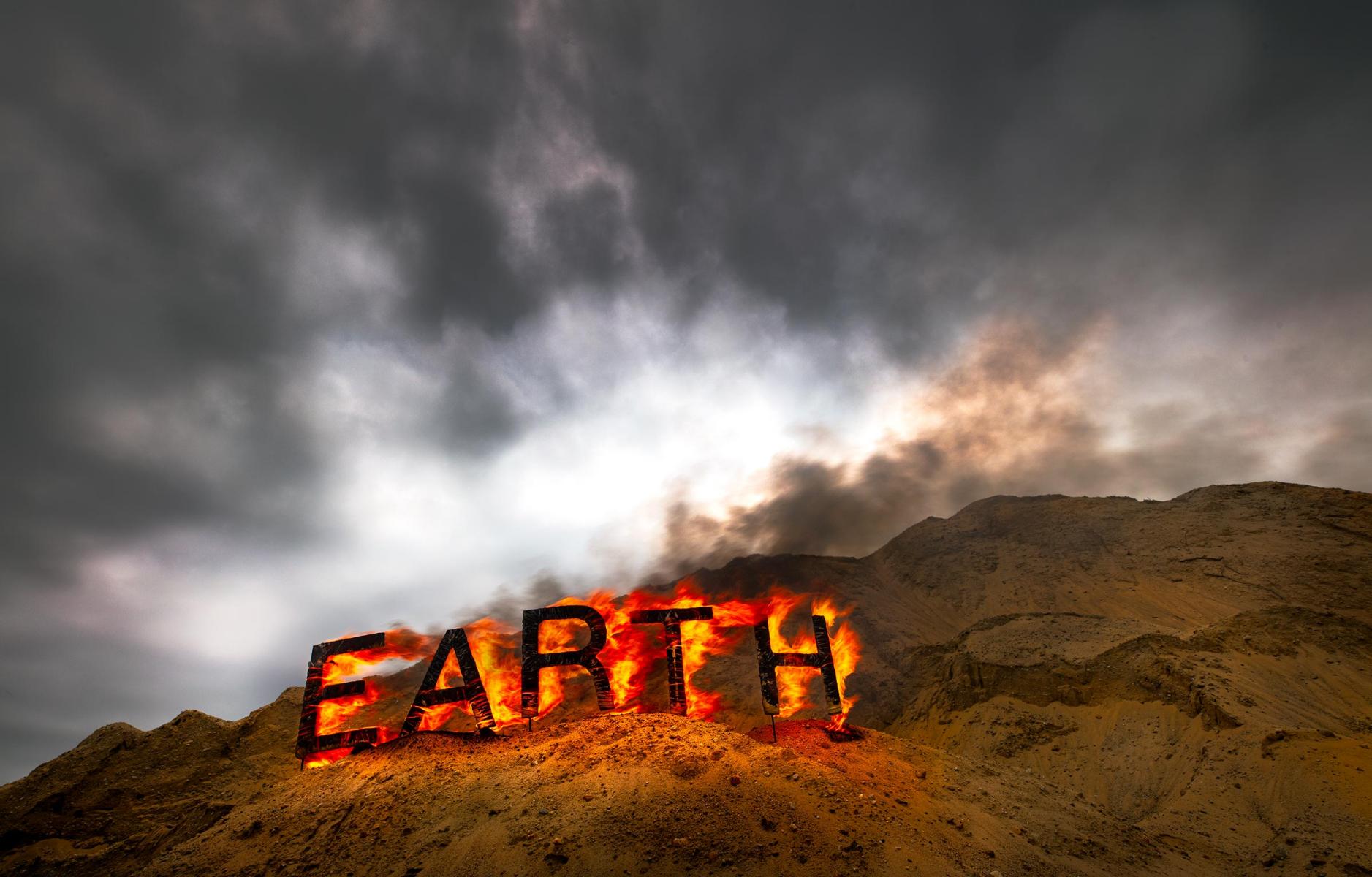 earth 1

20" x 30" pigment print
edition 15

2019
 : COMMON : Salem Krieger